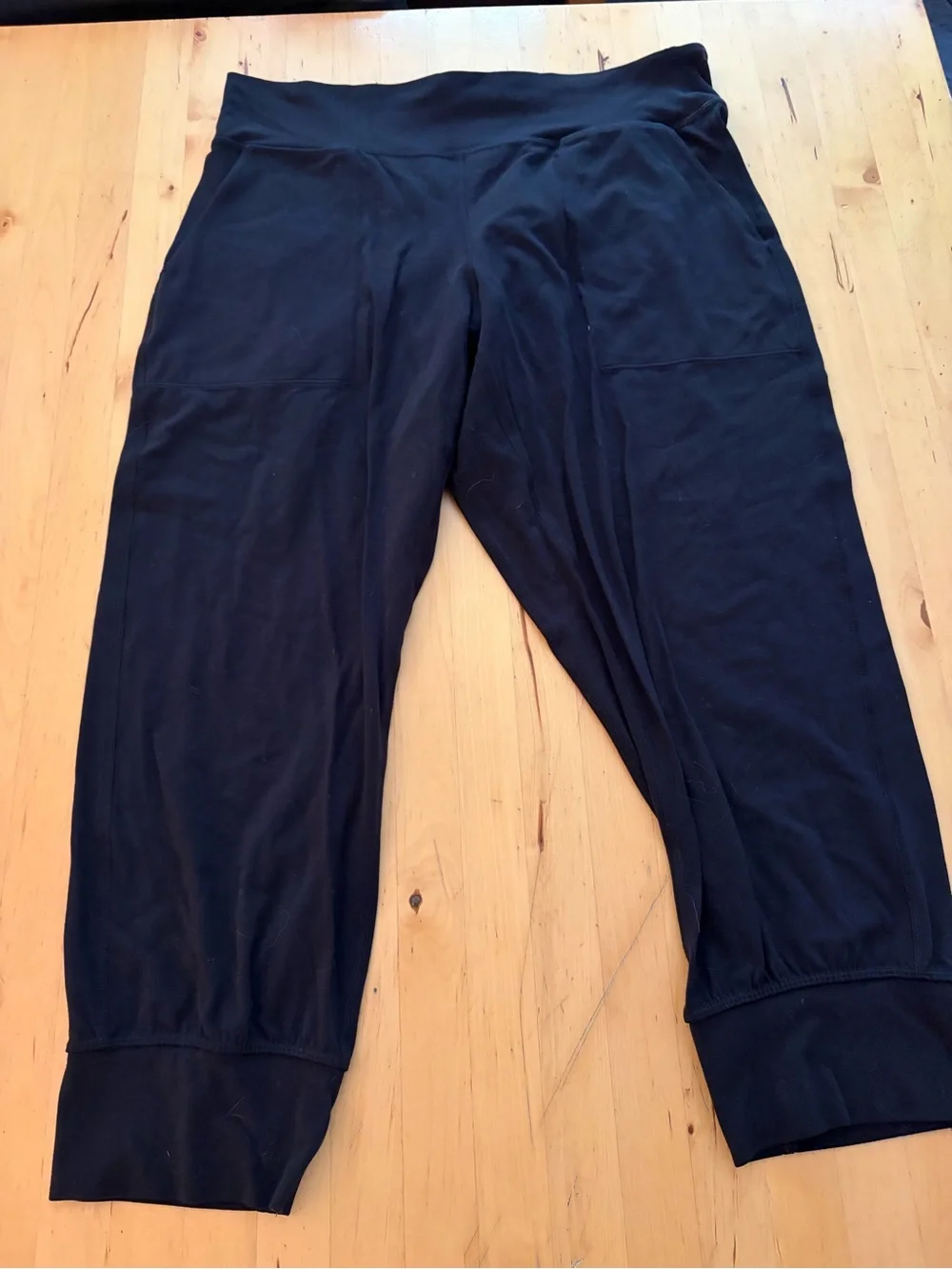 Women’s Black Performance Cropped Pants